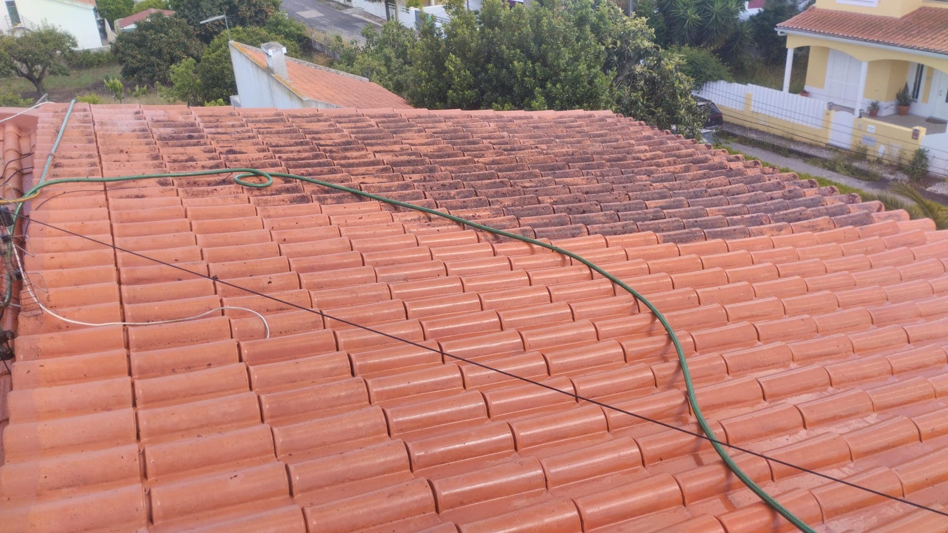 Limpeza profissional de telhado em telha cerâmica, Lisboa